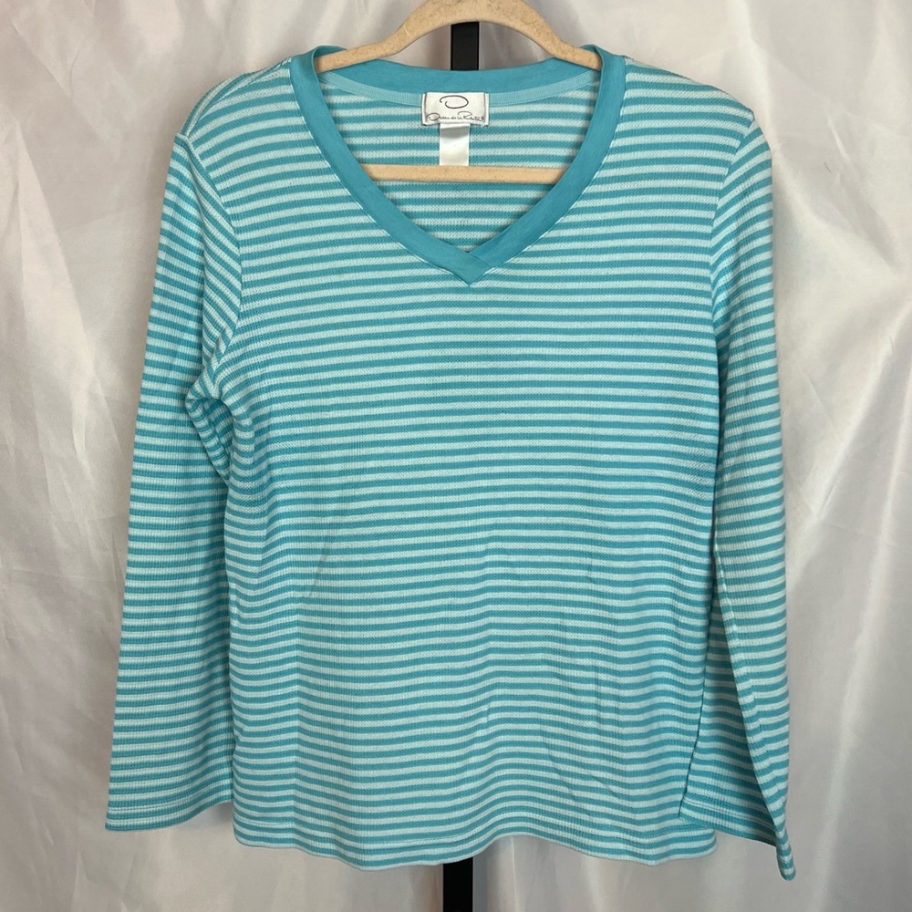 3 FOR $15 Oscar de la Renta Blue and White Striped Long Sleeve Shirt
